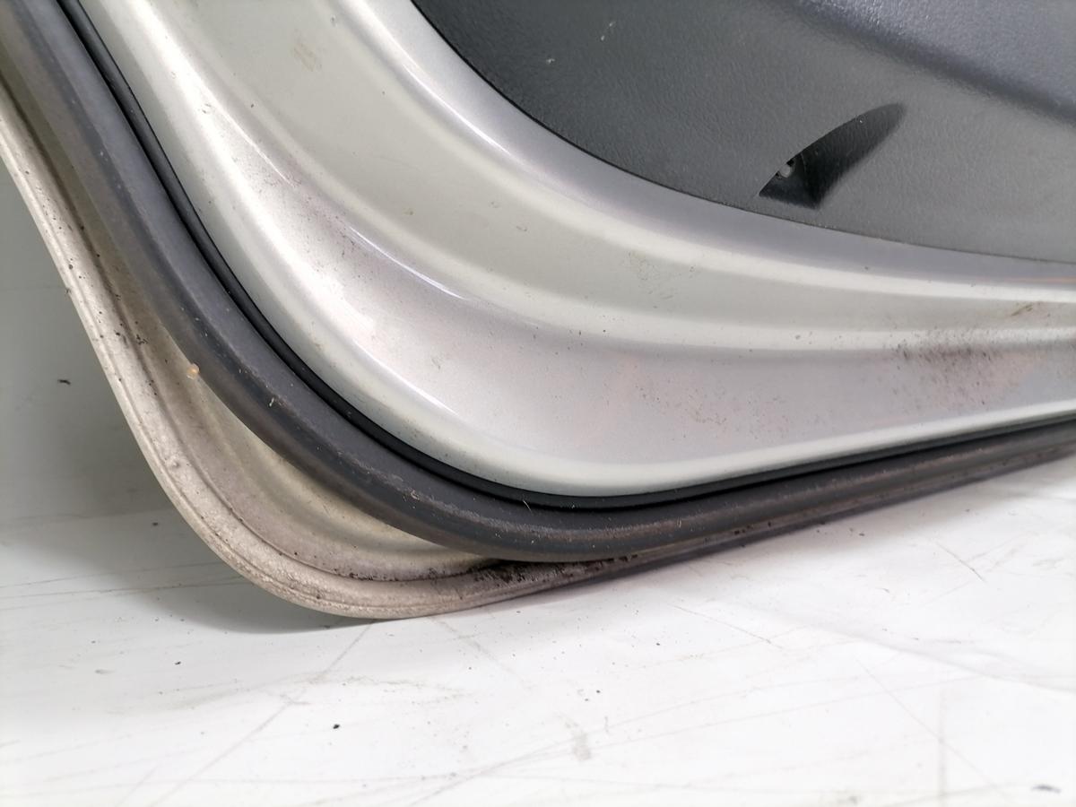 VW Touran original T&uuml;r hinten links LR7L Silver Leaf Rohbau Bj.2009